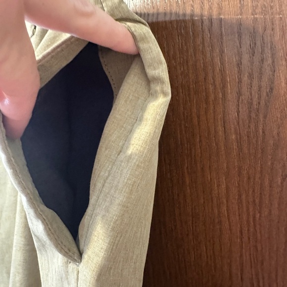 IZOD Advantage Hybrid Shorts Mens 36 Tan Khaki Golf Casual Flat Front - Picture 2 of 6